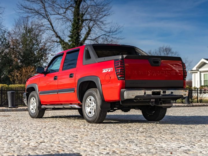 2003 Chevy Avalanche rear three quarter angle.