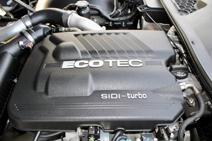 2009 Pontiac Solstice Coupe GXP engine bay.
