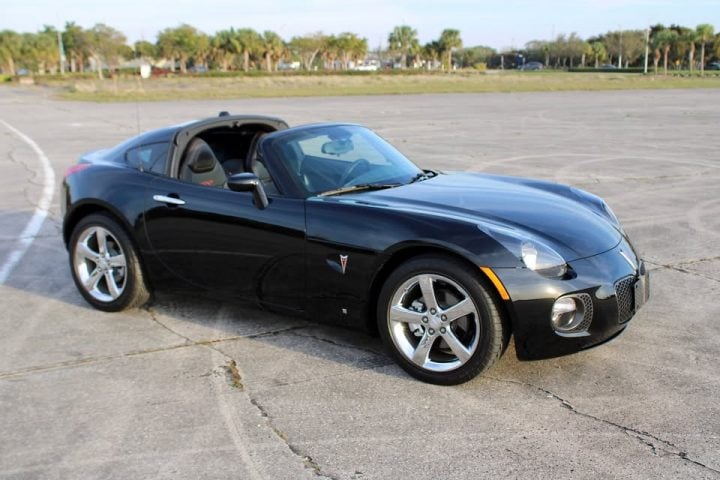 2009 Pontiac Solstice Coupe GXP front three quarter angle.