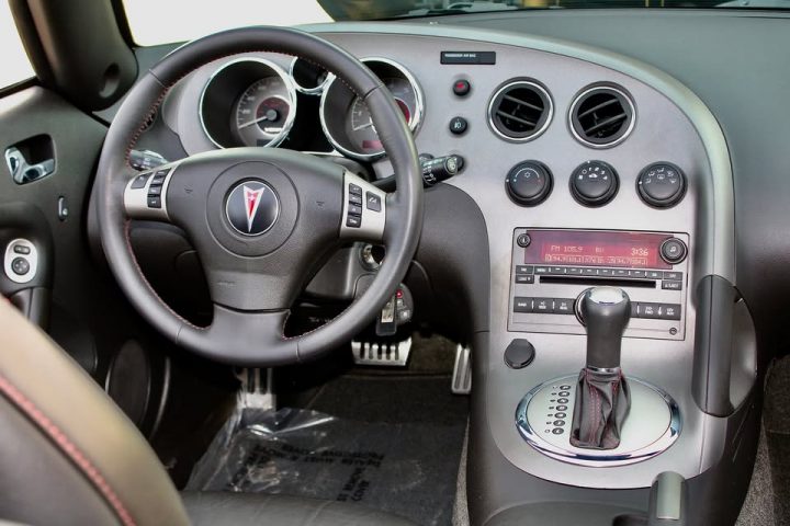 2009 Pontiac Solstice Coupe GXP dash.