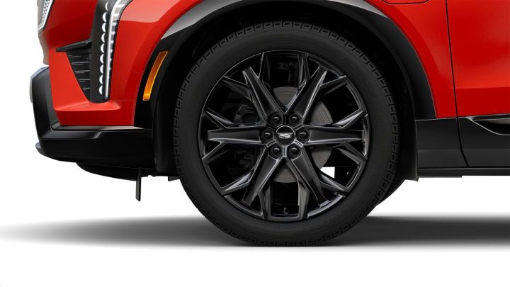 Cadillac Optiq 21-inch Gloss Black alloy wheels (LPO, VSP).