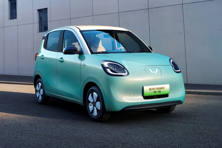 Front three-quarter view of the 2025 Wuling MINI EV Four-Door for China.
