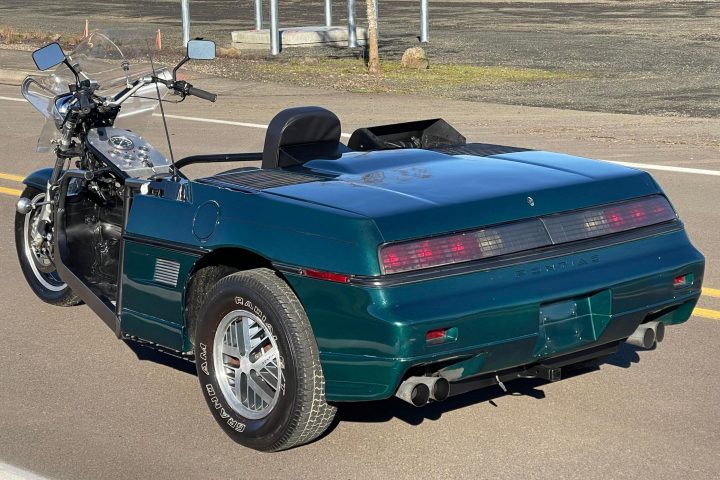 Yamaha Venture Pontiac Fiero rear three quarter angle.