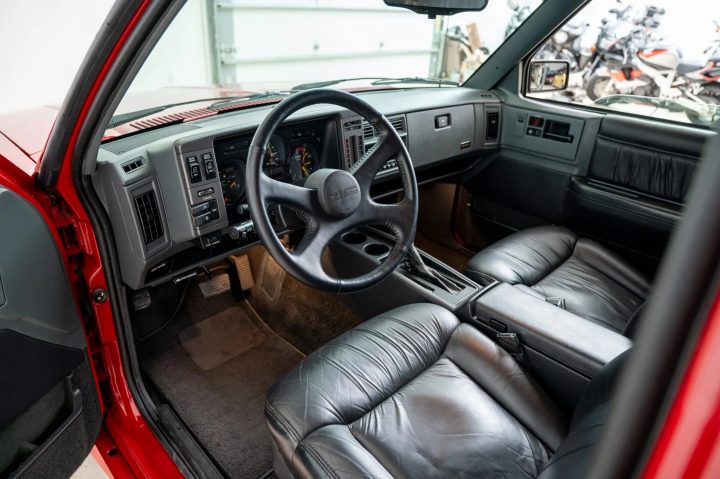 1993 GMC Typhoon dash.