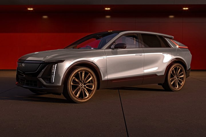 Front three-quarter view of the 2025 Cadillac Lyriq Sport RHD for Japan.