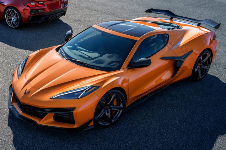 Side front three-quarter view of the 2025 Chevy Corvette Z06 for Europe.