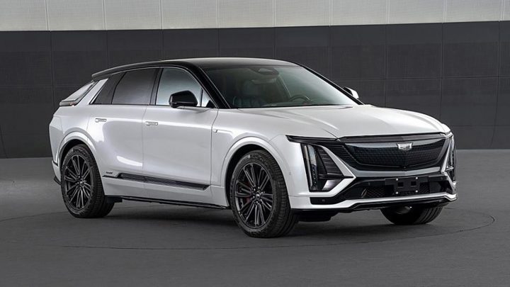 Front three-quarter view of the 2026 Cadillac Lyriq-V for China.