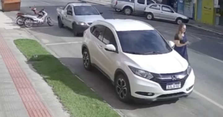 Chevy Montana moments before crashing into a white Honda crossover.