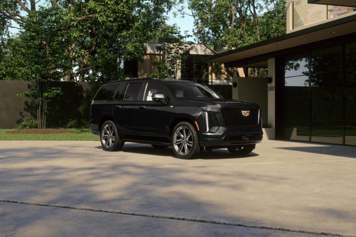 Front three-quarter of the 2025 Cadillac Escalade Sport Platinum for South Korea.