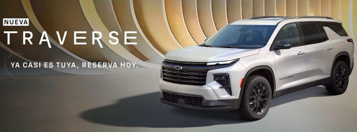 Front three-quarter view of the 2025 Chevy Traverse Midnight on ad poster for Chile.