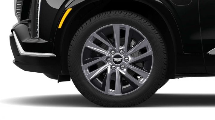 Detail view of the 2026 Cadillac Vistiq wheels. 