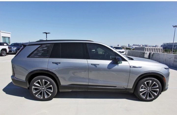 The profile of the 2026 Cadillac Vistiq.