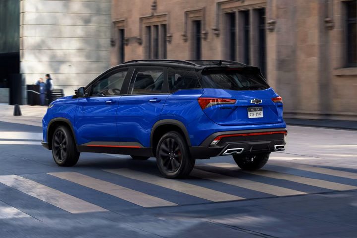 Rear three-quarter view of the 2026 Chevy Captiva Midnight Edition for the Middle East.