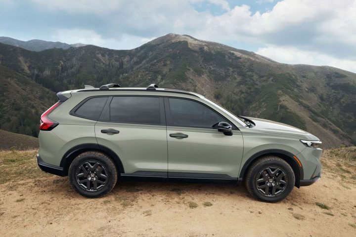 Side view of the 2026 Honda CR-V TrailSport. 