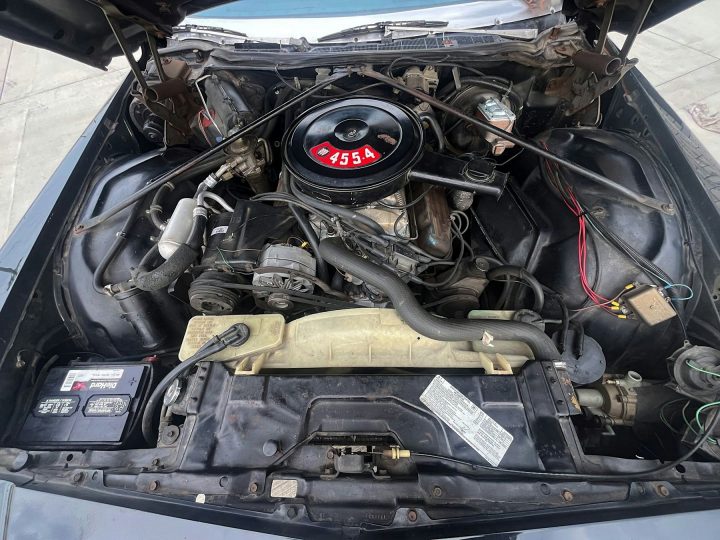 1976 Buick LeSabre limo engine bay.