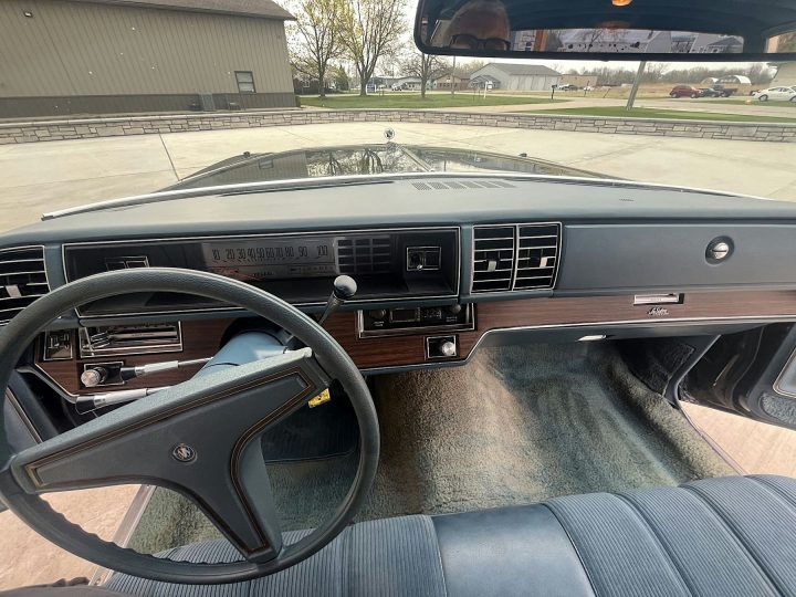 1976 Buick LeSabre limo dash.