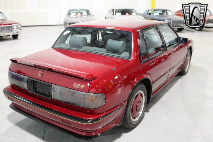1988 Pontiac Bonneville SSE rear three quarter angle.