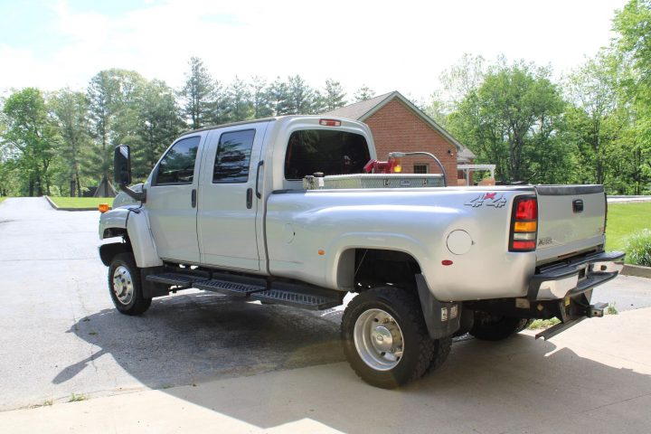 2005 GMC TopKick pickup rear three quarter angle.