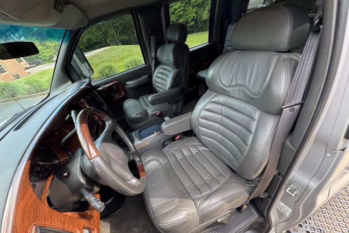 2005 GMC TopKick pickup front seats.