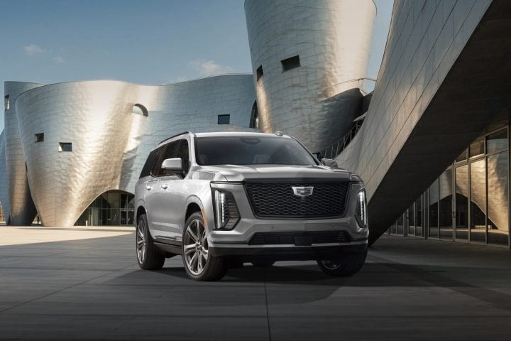 Front three-quarter view of the 2025 Cadillac Escalade Sport Launch Edition for Japan.