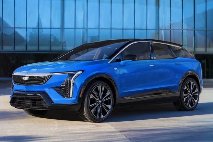 Front three-quarter view of the 2025 Cadillac Optiq Luxury 3 for the Middle East.