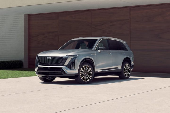 Front three-quarter view of the 2026 Cadillac Vistiq for the European market.