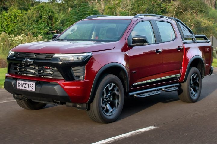 Front three-quarter view of the 2026 Chevy S10 Z71 sold in Brazil.