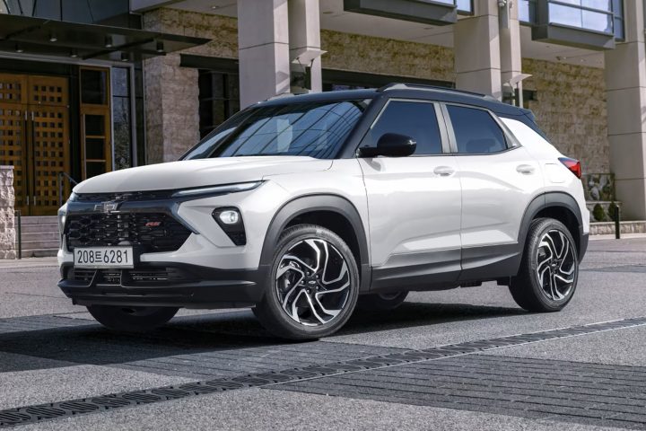 Front three-quarter view of the 2026 Chevy Trailblazer RS for South Korea.