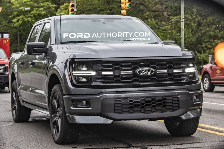 Ford F-150 Lobo front end.