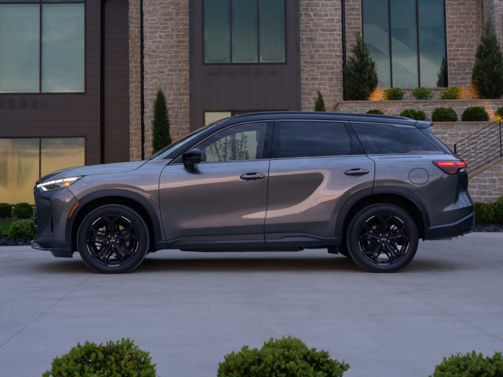 2026 Infiniti QX60 driver side profile.
