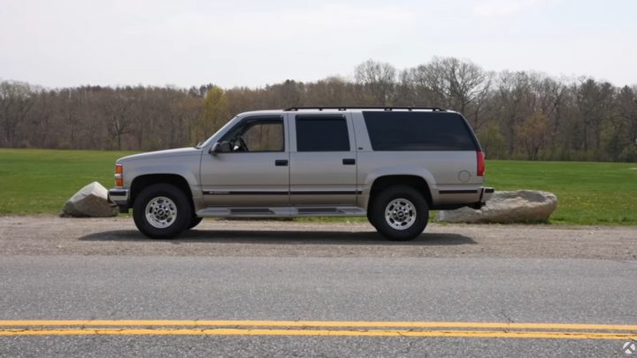 Lingenfelter Chevy Suburban 2500 driver side profile.