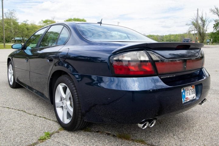 2005 Pontiac Bonneville GXP rear three quarter angle.
