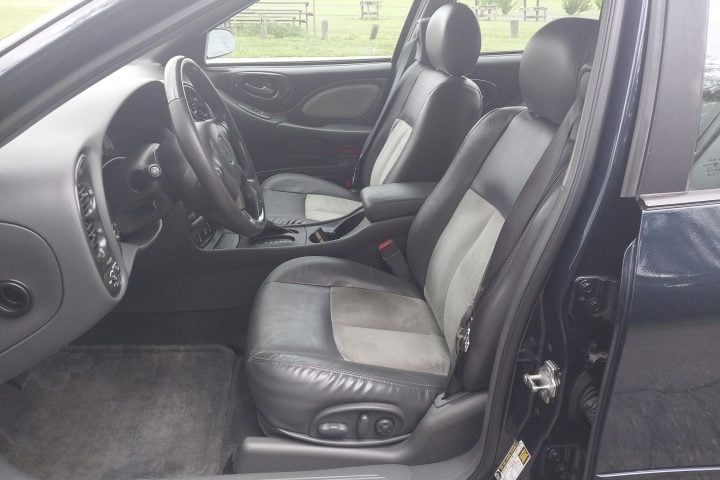 2005 Pontiac Bonneville GXP seats.