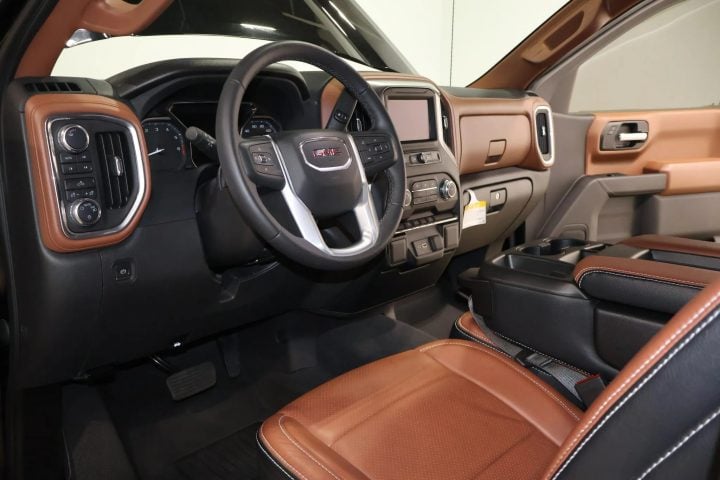 2022 GMC Jimmy interior.