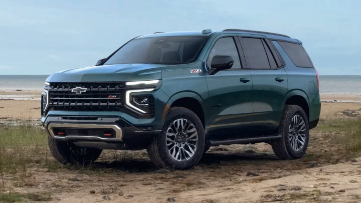 Front three-quarter view of the 2025 Chevy Tahoe Z71 for Chile.