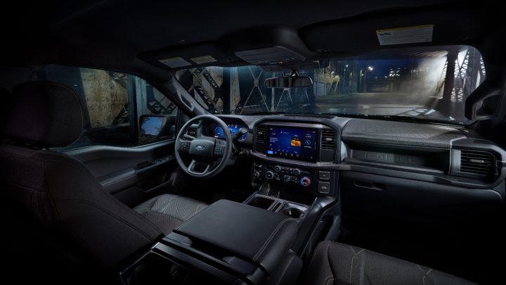 Ford F-150 Lobo interior.