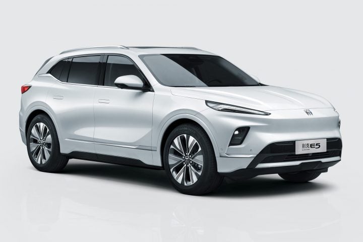 Front three-quarter view of the 2026 Buick Electra E5 for China.