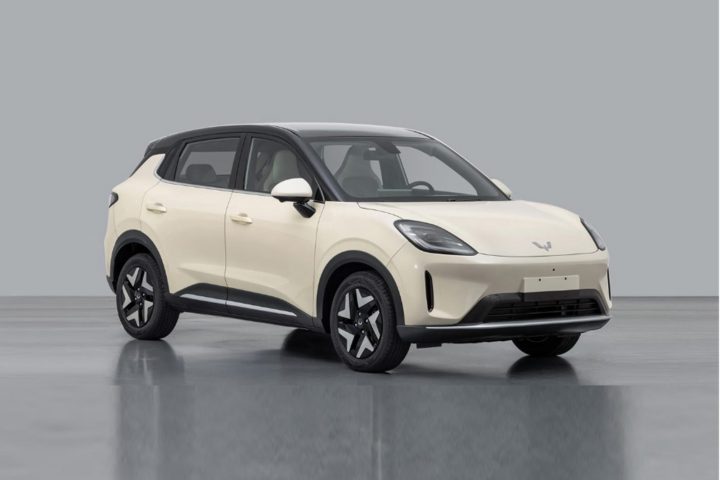 Front three-quarter view of the 2026 Wuling Bingo S for China.