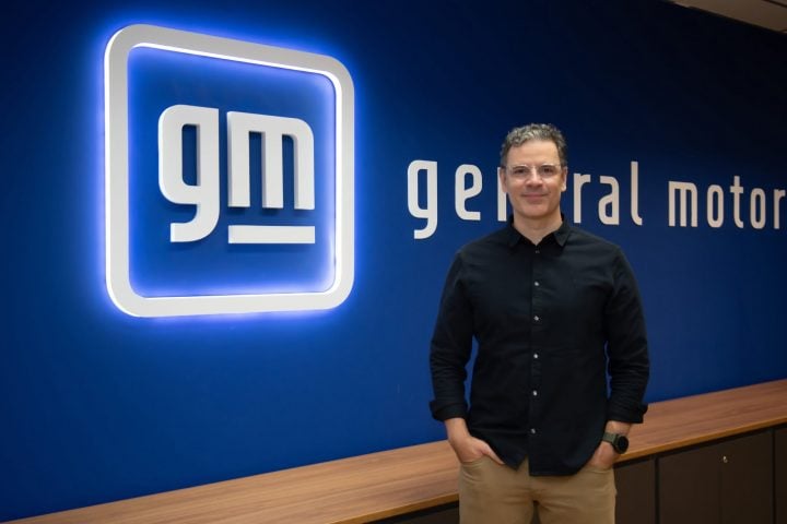 Official photograph of new CMO of GM South America Gustavo Aguiar, next to the GM logo.