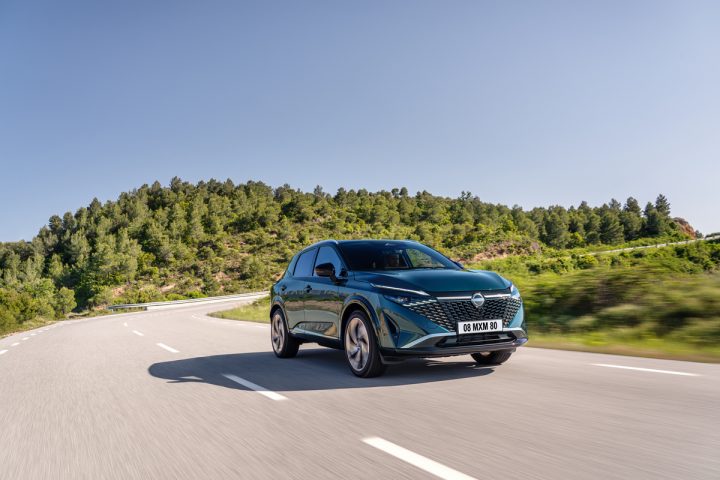 Nissan Qashquai driving.