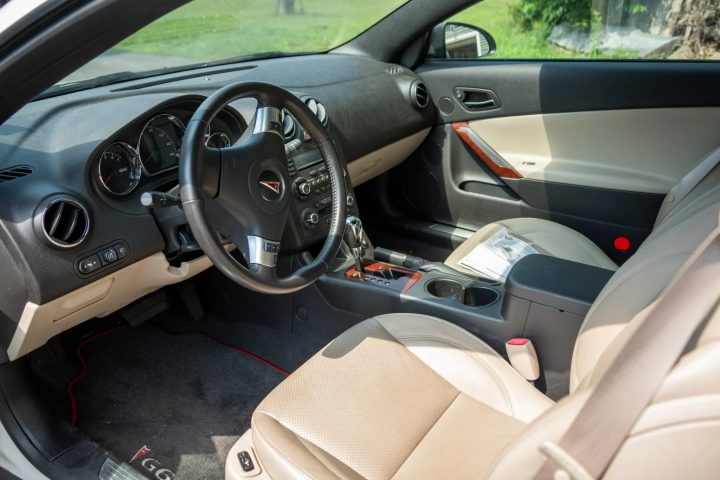 2007 Pontiac G6 dash.