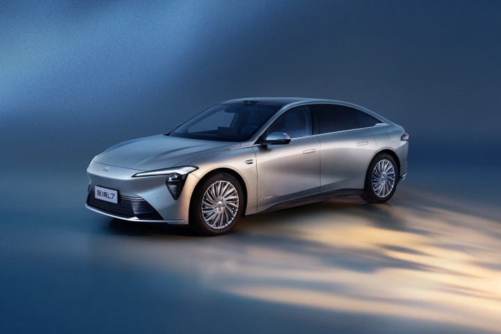 Front three-quarters view of the 2026 Buick Electra L7 sedan for China.