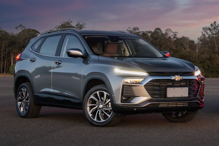 Front three-quarter view of the 2026 Chevy Tracker for Brazil.
